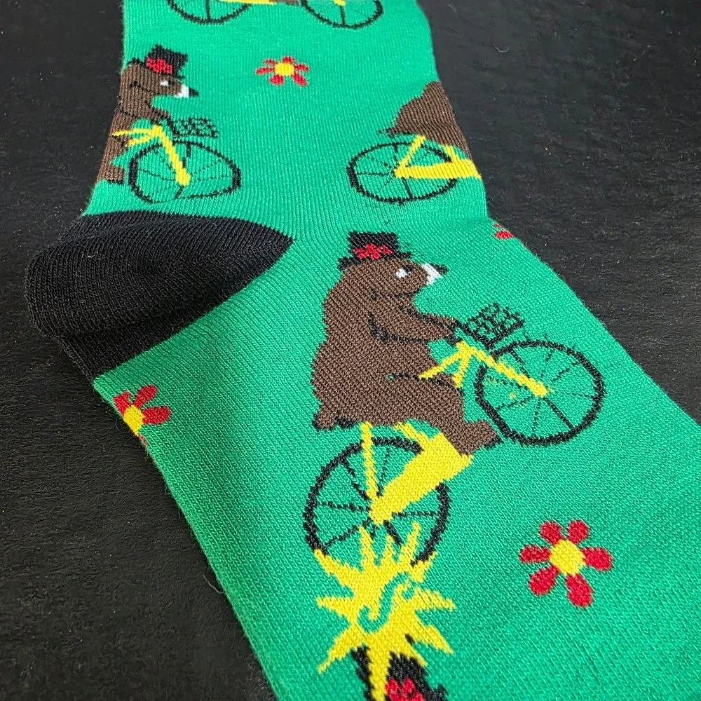 Sock‎ It To Me Crew Socks Womens S Green Bearly Moving Bear Bicycle W0067 NEW